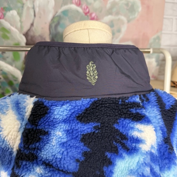 Free People Hit The Slopes Printed Pullover in Ocean Tie Dye Combo - Picture 3 of 4